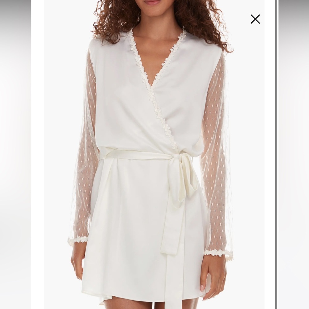 Flora Nikrooz Showstopper Robe - Ivory